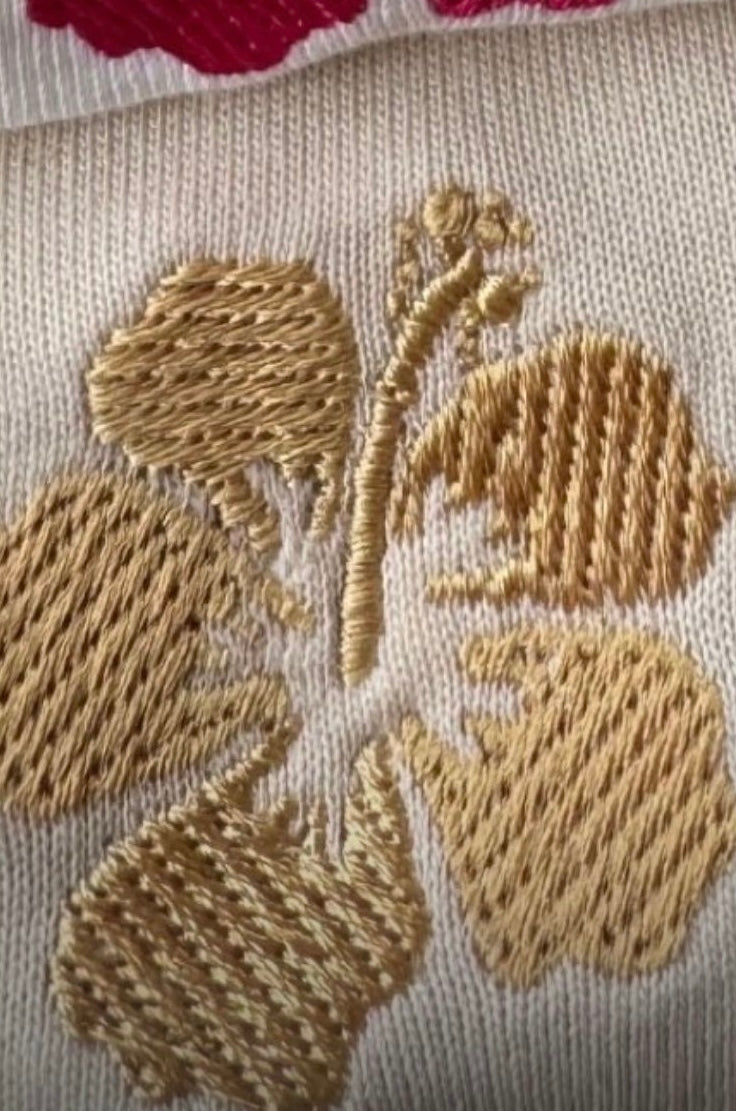 Camiseta Cayena Dorada