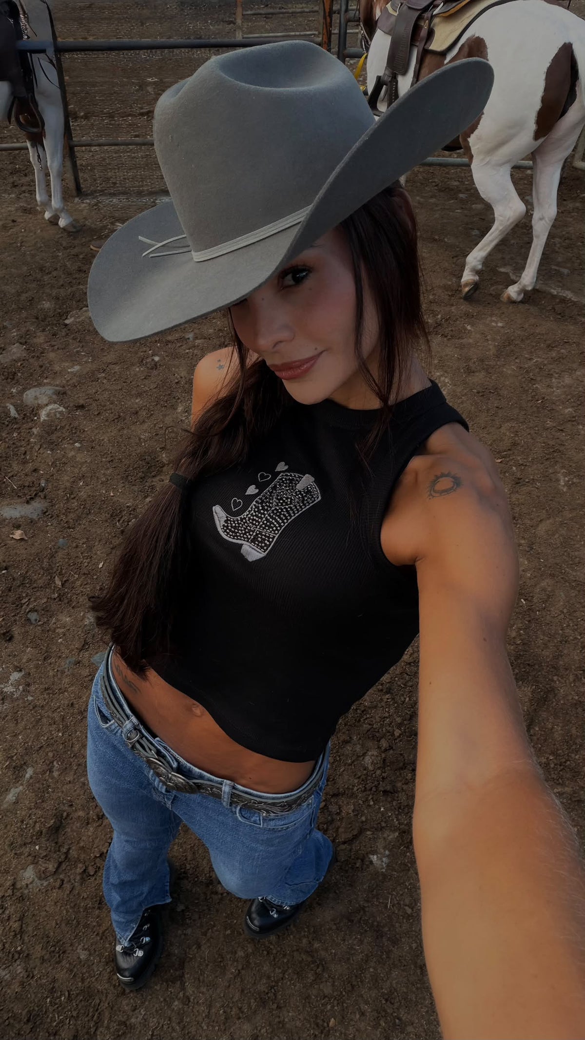 TANK TOP NEGRO BOTA AMOR