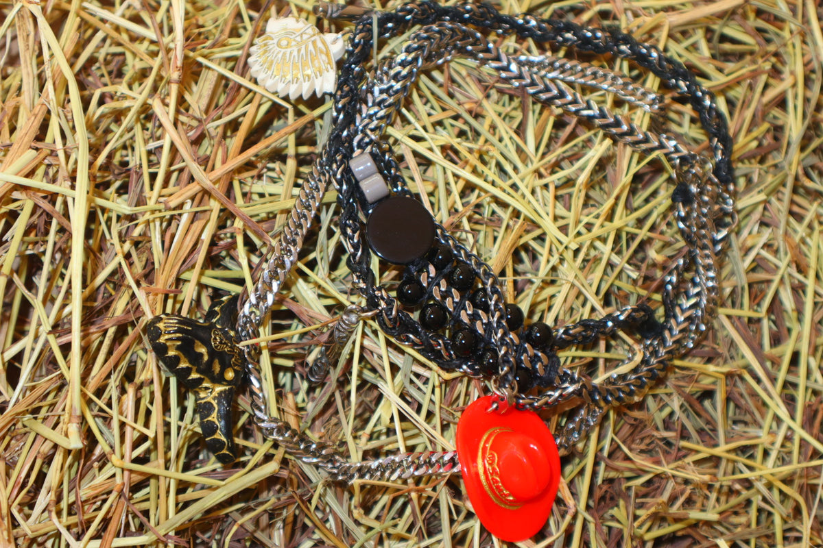 COLLAR EL SOMBRERO ROJO