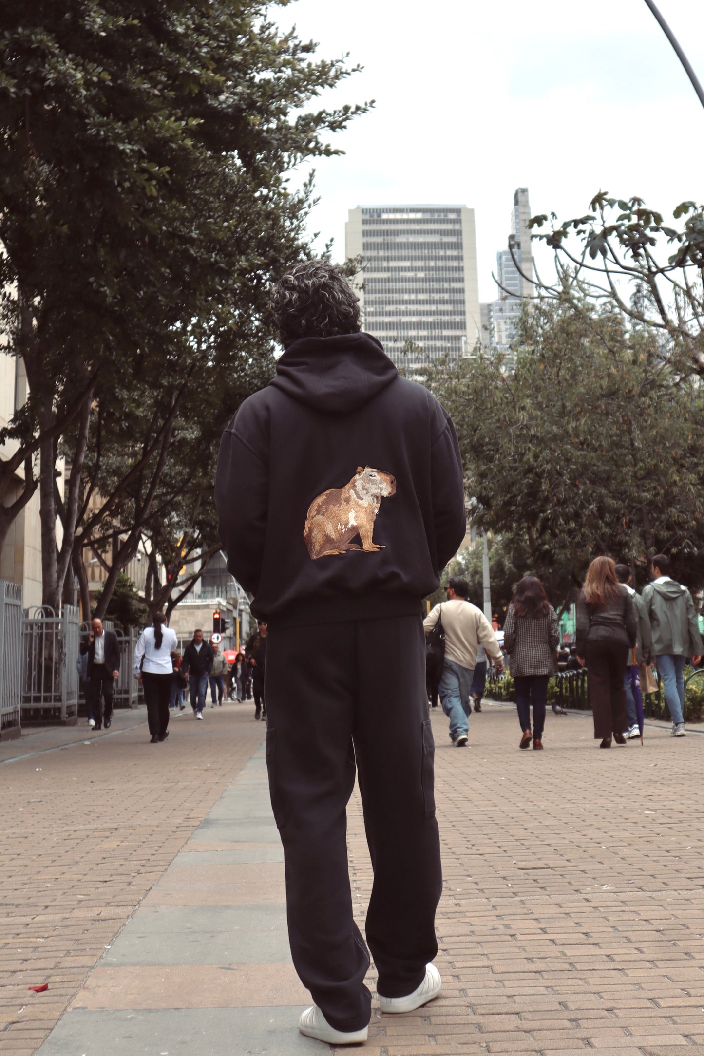 HOODIE NEGRO CHIGÜIRO